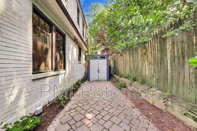 Building Photo - 5332 Nevada Ave NW