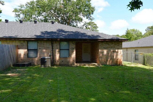 Building Photo - 2529 Westminster Dr