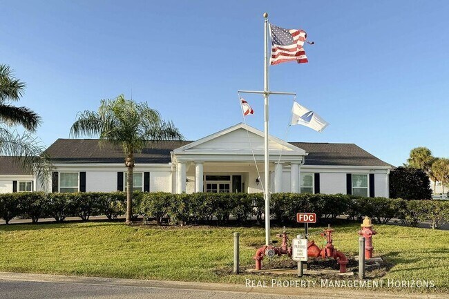 Building Photo - 4813 Independence Dr