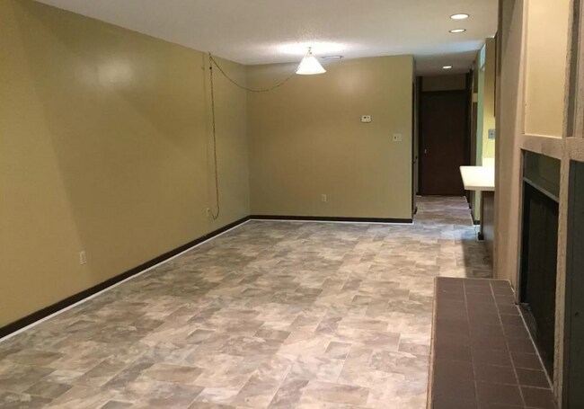 Building Photo - 3136 Tyndall Dr