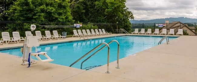 Building Photo - 2 Dansford Ln