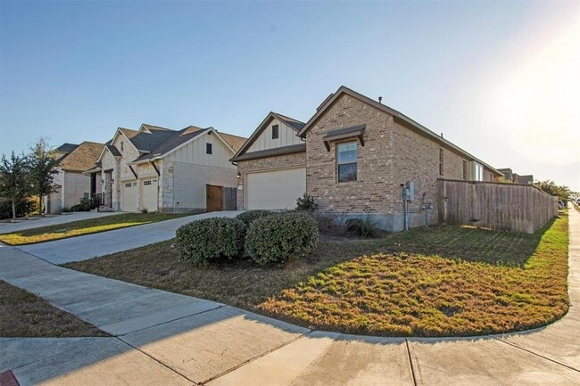 Building Photo - 104 Pin Cherry Pass