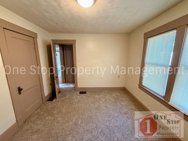 Building Photo - 3-Bedroom, 1.75-Bathroom home in Independence