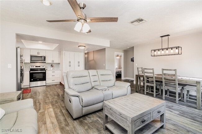 Building Photo - 517 98th Ave N