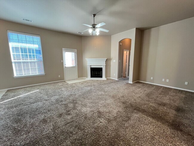 Building Photo - 1506 Poinsettia Blvd