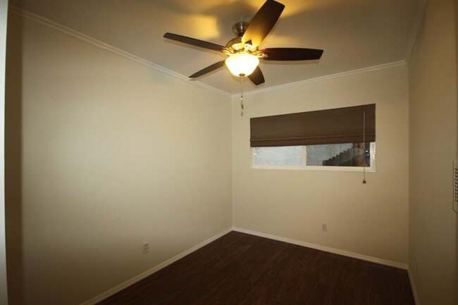 Building Photo - 206 41st St