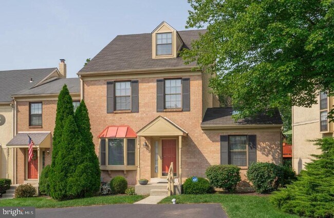 Building Photo - 2074 Yorktown S
