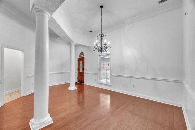 Building Photo - Stunning all-brick home on a large wooded lot