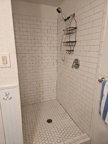 Building Photo - 5838 Sandhurst Ln