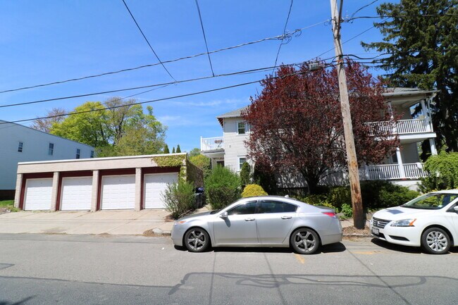 Building Photo - 189 Wordsworth St