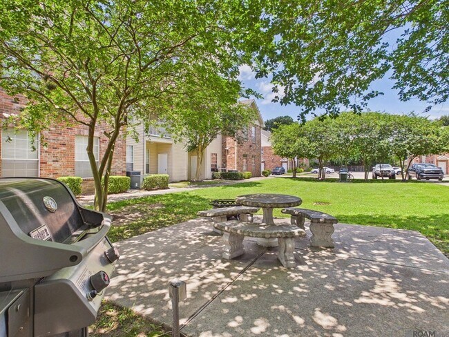 Building Photo - 4441 Burbank Dr