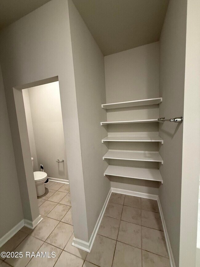 Building Photo - 200 Broussard Hl Dr