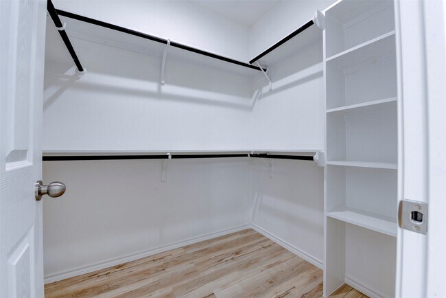 Building Photo - 8202 Homewood Ln