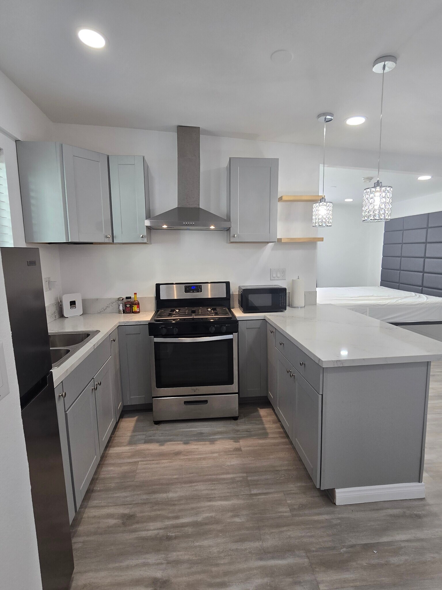 Building Photo - 1943 Claudina Ave