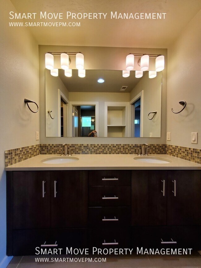 Building Photo - 3905 Woodcraft-