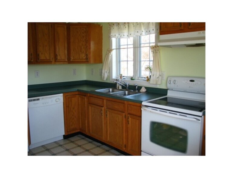 Building Photo - 444 Plantation St