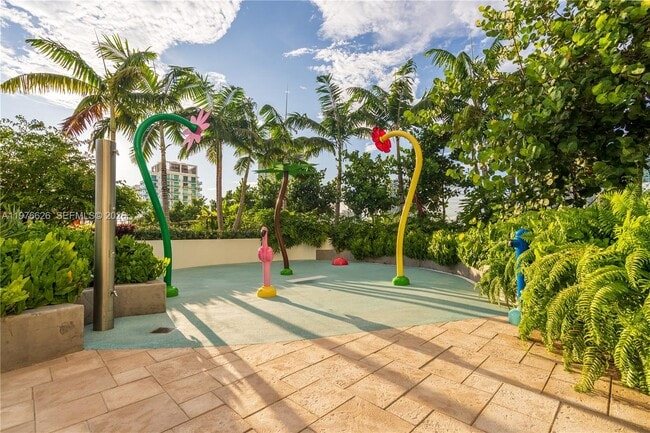 Building Photo - 700 NE 24th St