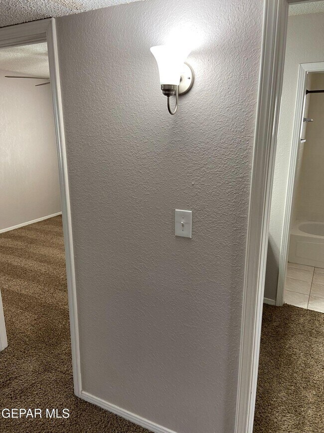 Building Photo - 6721 El Parque Dr