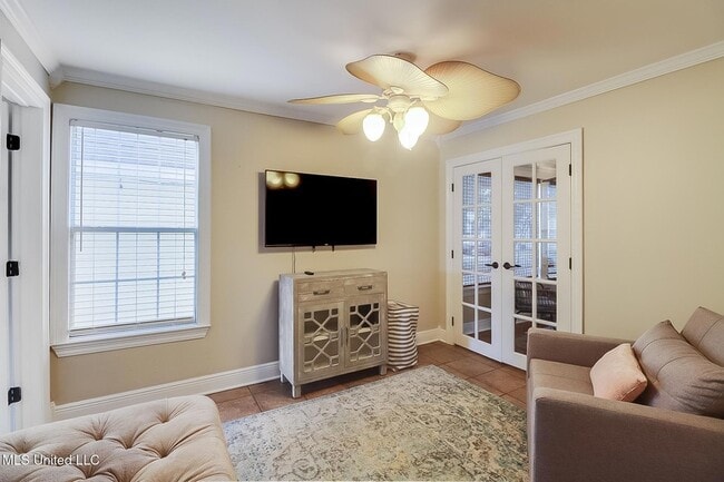 Building Photo - 176 Markham Dr