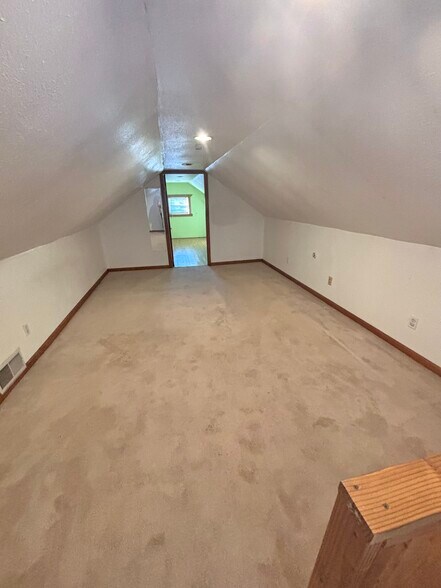 Building Photo - 418 N Foster Ave