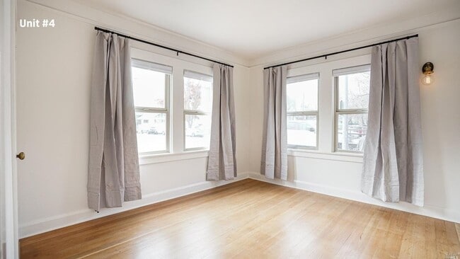 Building Photo - Eatons Historic 1 Bed/1 Bath ~ Downtown Petaluma