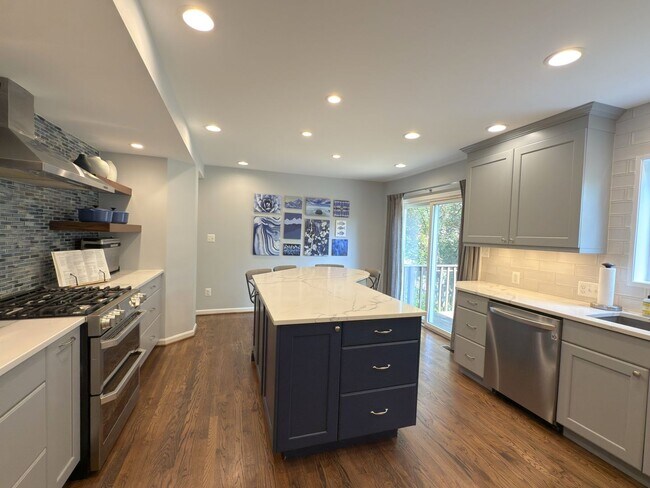 Building Photo - Spacious 3-Bedroom, 3.5 Bath Garage Home I...