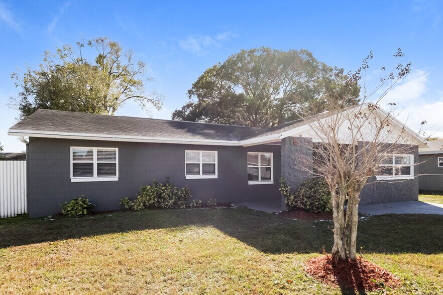 Building Photo - 2022 Valencia Cir