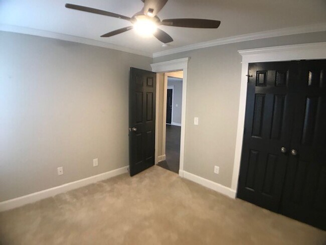 Building Photo - 111 Hunters Landing Dr