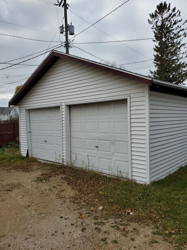 Building Photo - 206 5th St