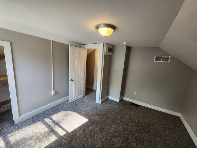 Building Photo - SW 713/715 14 1/2 St