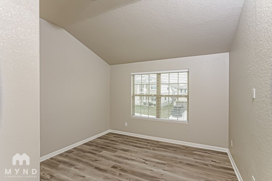 Building Photo - 11335 Decidedly