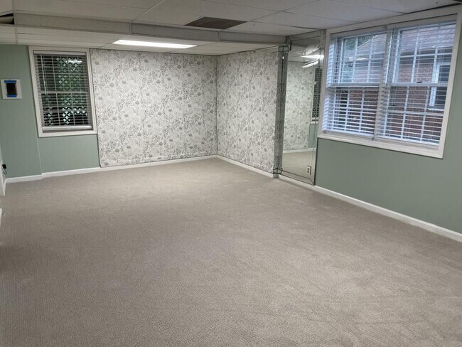 Building Photo - 2858 Livsey Dr