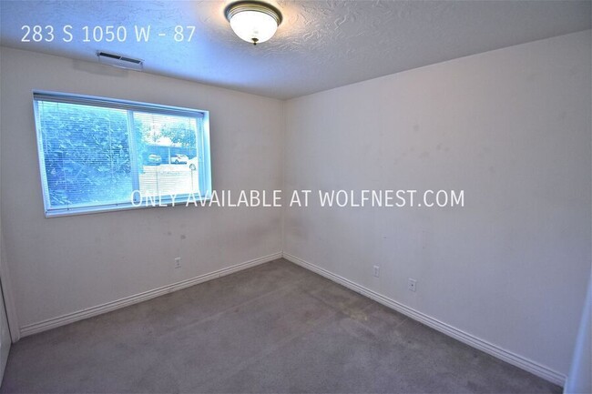 Building Photo - Fantastic 3 Bed Provo Condo! No Deposit Op...