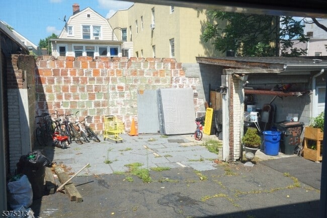 Building Photo - 124 Ridge St