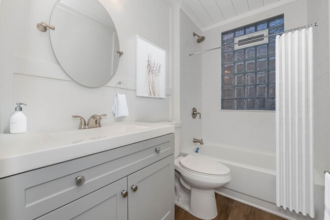 Building Photo - 4400 Greenlee Ave