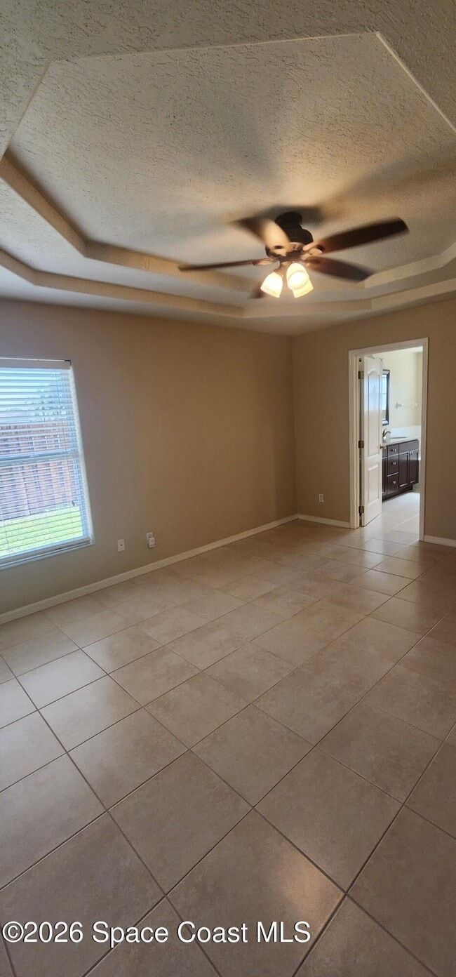 Building Photo - 3800 Sunbeam Ct