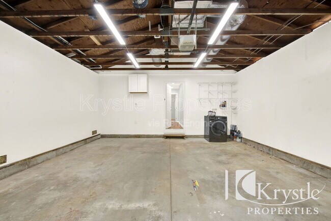 Building Photo - 160 Chapman Ct