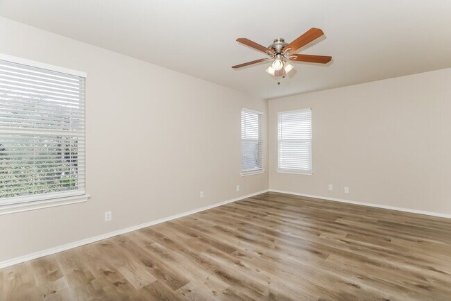 Building Photo - 326 Silver Bit