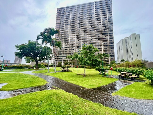 Building Photo - 1255 Nuuanu Ave