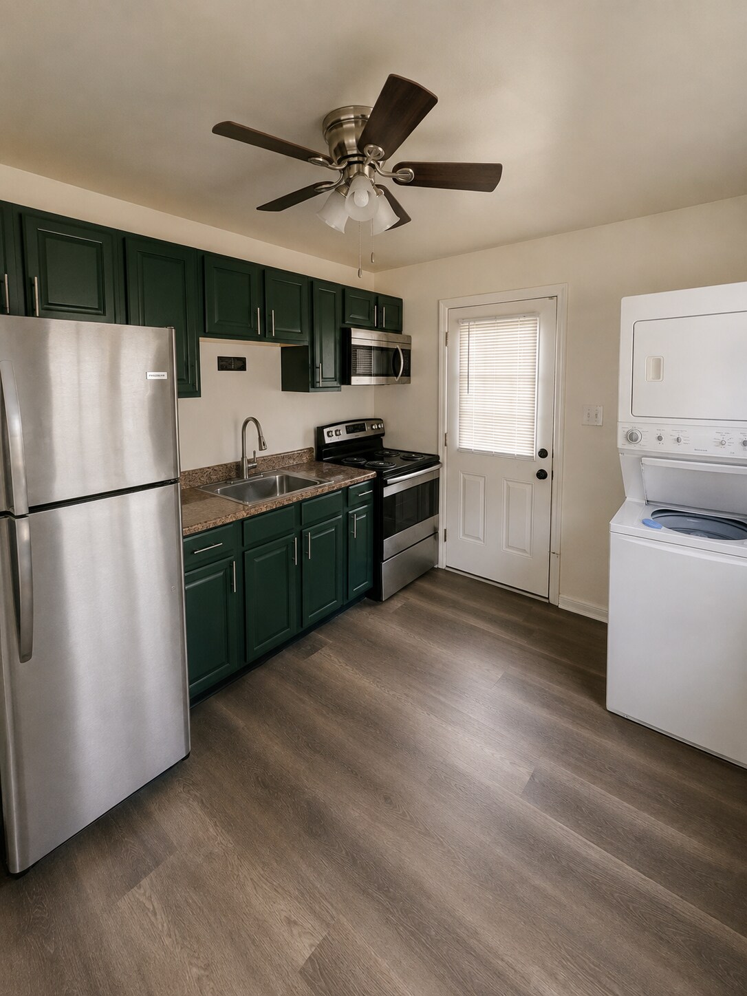 Building Photo - 1603 Monteiro Ave