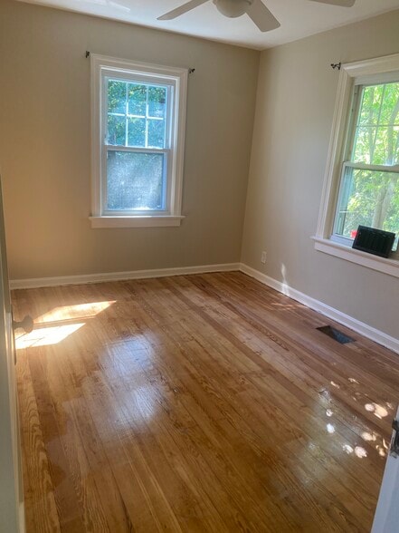 Building Photo - 5256 Warren Ave