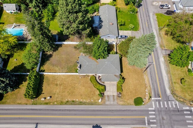 Building Photo - 806 S Adams Rd