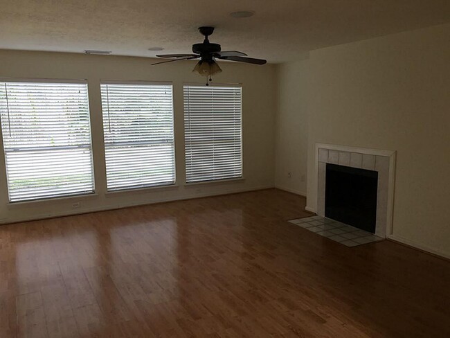 Building Photo - 11706 Meadowchase Dr