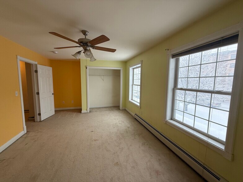 Building Photo - 11 Leclair St