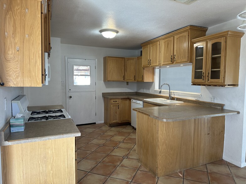 Building Photo - 1001 Cedardale Dr