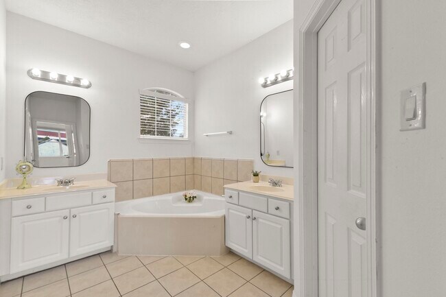 Building Photo - 20910 Sun Creek Dr