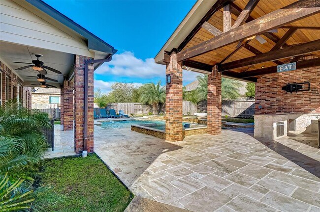Building Photo - 9915 St Romain Dr