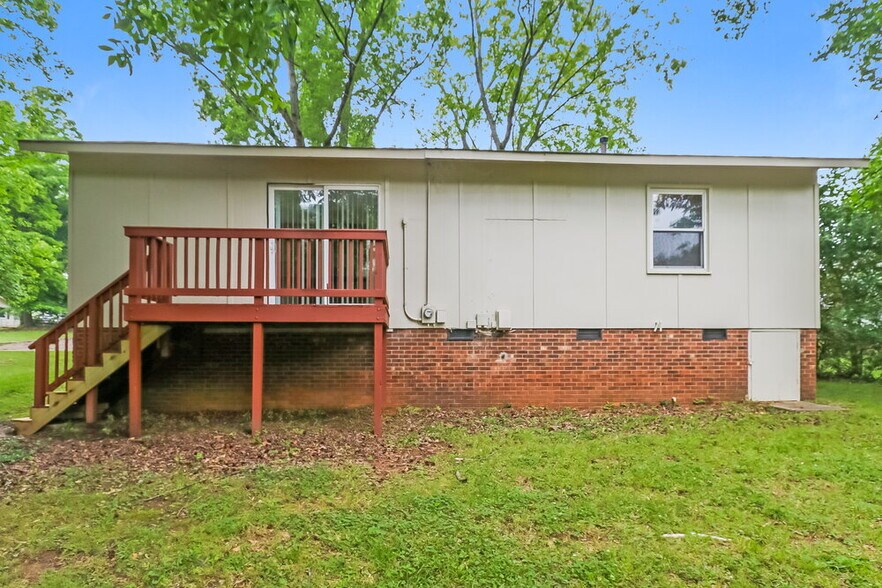 Building Photo - 4121 Carlyle Dr