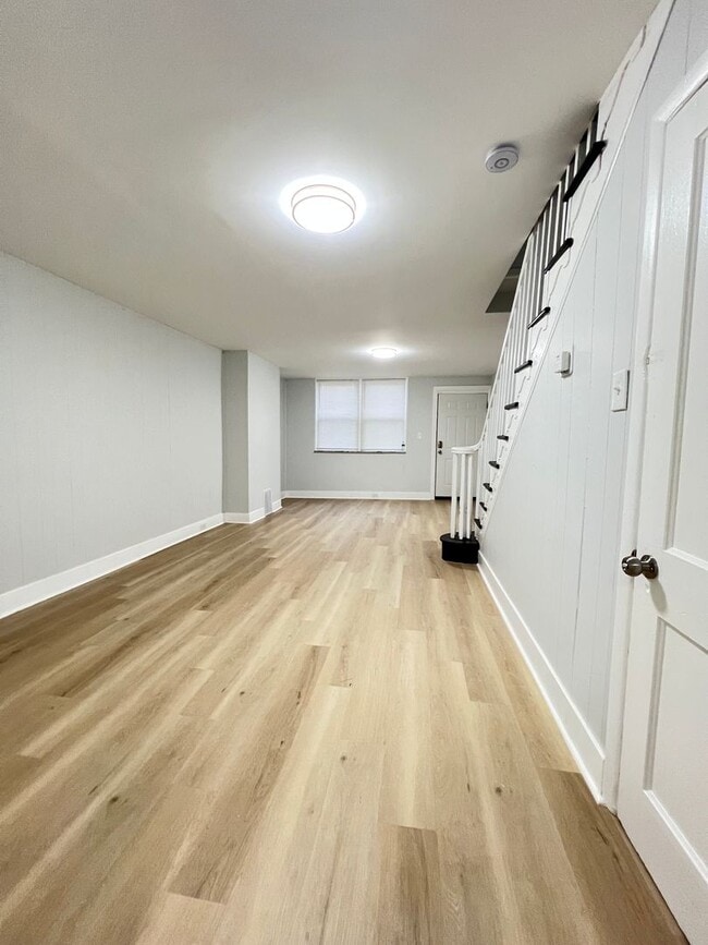 Building Photo - Gorgeous 3b/1b House in South Philly! Section 8 Only