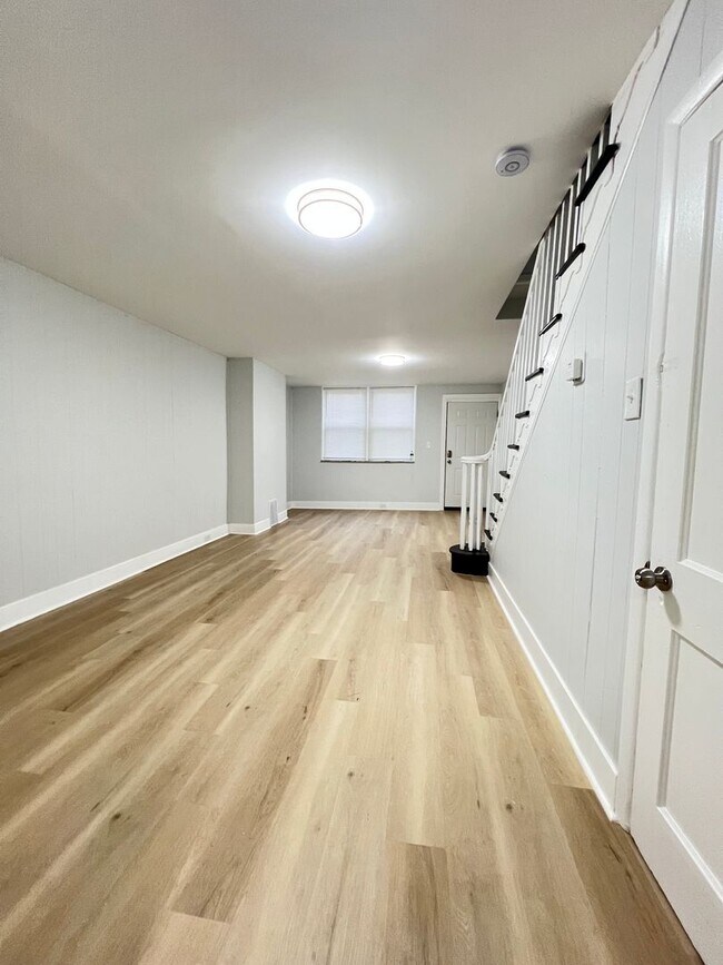 Building Photo - Newly Remodeled 3b/1b House in South Philly! Section 8 Only